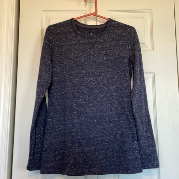 Women’s Cuddl Duds long sleeved tip. Sz M blue w/ white speckles. Thumb holes - Picture 2 of 6